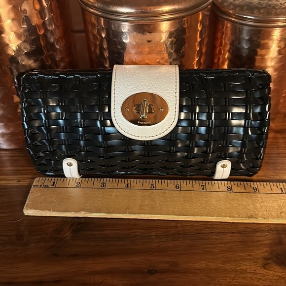 Kate Spade Jude Cherbourg black wicker bag. Cotton lining. Euc turn lock closure - Picture 12 of 14